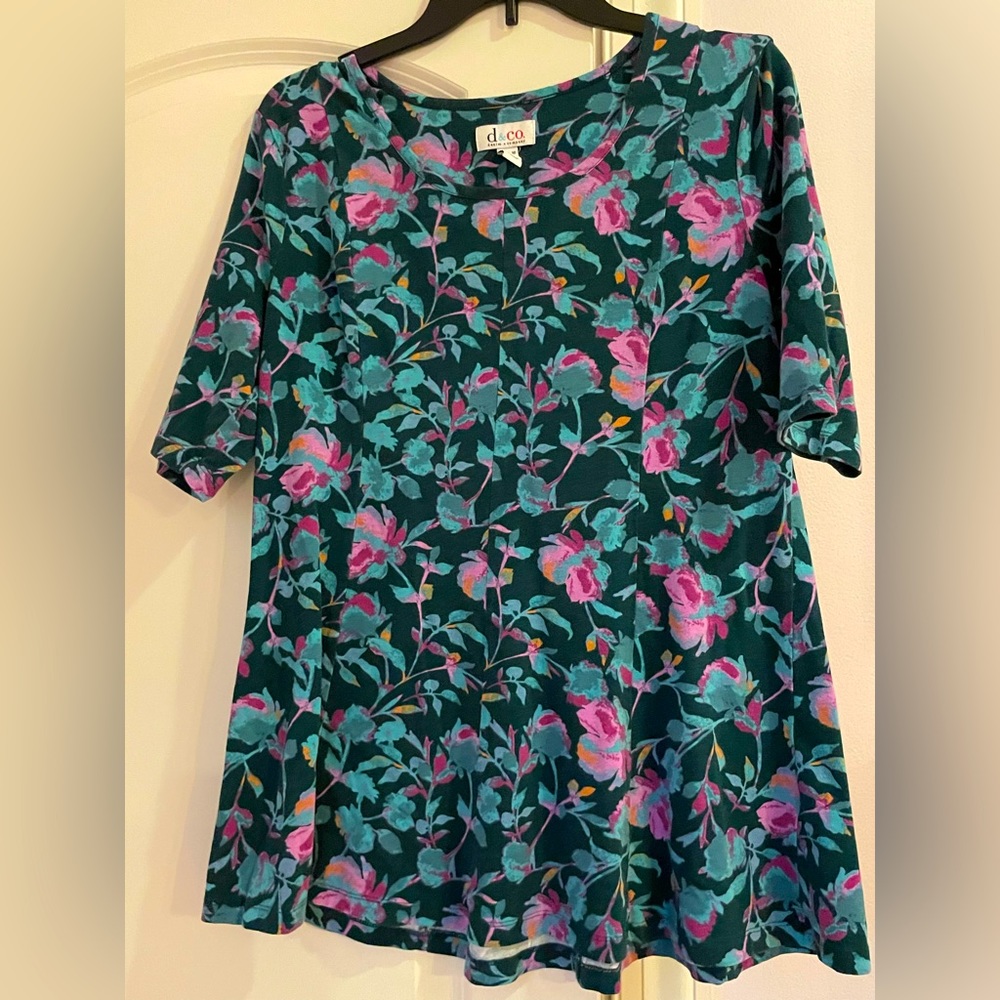 D & Co Denim & Company pretty colors floral top M